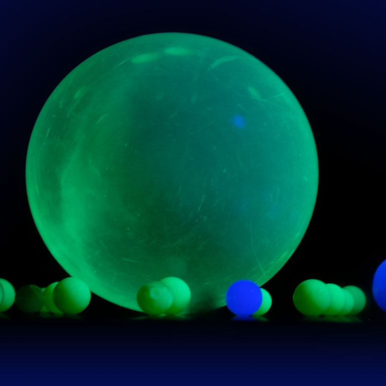 Mono<wbr>disperse fluorescent nano- / micro<wbr>particles